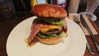 ランチはハンバーガーかサンドイッチメイン