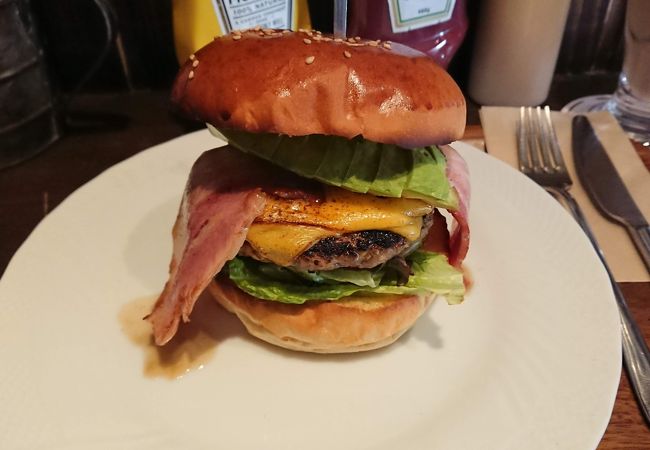 ランチはハンバーガーかサンドイッチメイン