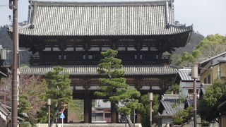 仁和寺の駅です。