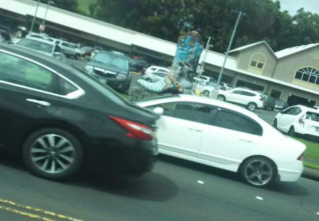 大きなウエスタンブーツのオブジェがシンボル