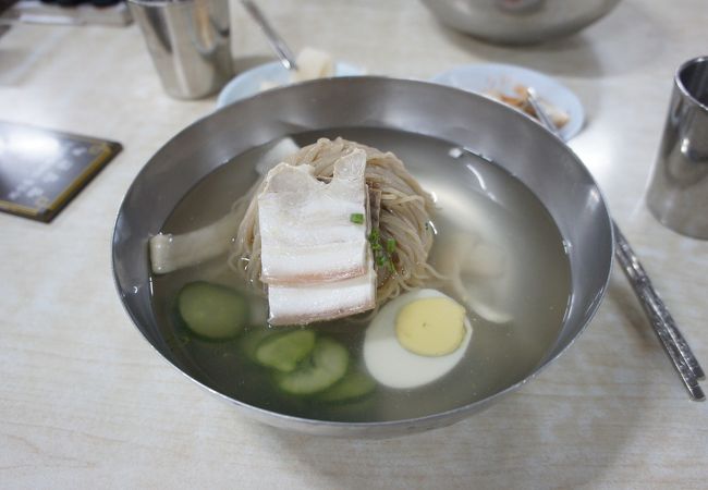 ミシュラン掲載らしいけど、自慢の冷麺の良さは私にはわからず…