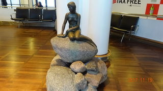 乗換客でいつも混雑しています