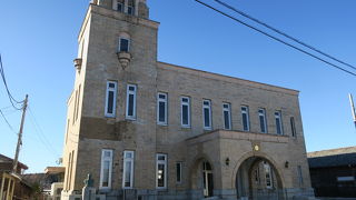 タイル張りのレトロな建物