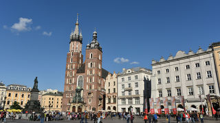 中世欧州の広場としては屈指の広さ