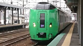 カムイとライラックの違いは車両と設備のみです