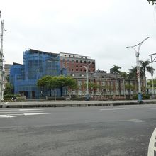 立派な建物だと察しが付く