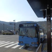 錦帯橋バスセンター　到着のバスは岩国駅行き