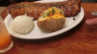 量がすごく多いリブステーキでした