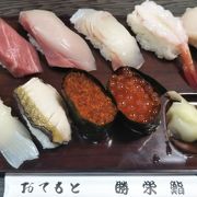 分厚く大きなお寿司