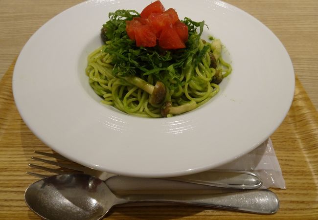 駅前ビルのカフェ