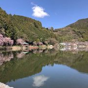 のんびりとした山あいの中にある釣りの名所