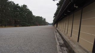 京都御苑の中にある
