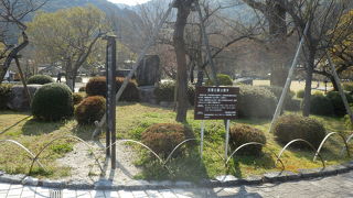 吉香公園」 (きっこうこうえん) は旧岩国藩主吉川家の居館跡.