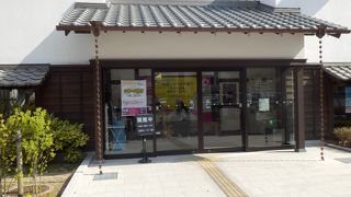 岩国にしか生息していない白ヘビの展示場