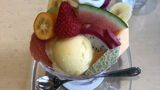 フルーツたっぷりのフルーツパフェ！