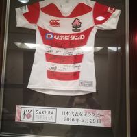 フロントに飾ってあった女子ラグビーチームTシャツ