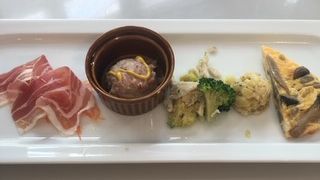 パスタもつまみも大満足