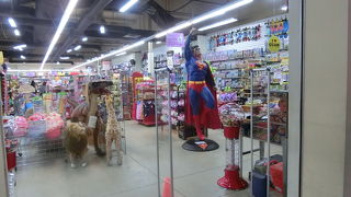 GPO内にあるスーパーマンがあるおもちゃ屋