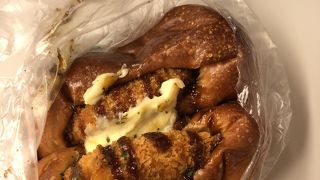 コロッケパンとさくらあんぱん