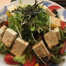 豆腐サラダ
