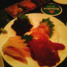 これで４品の刺し身盛り合わせ