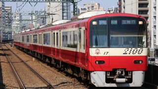 普通列車は隣の駅まですぐ