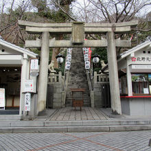 適当に坂を登ったら「北野神社」がありました