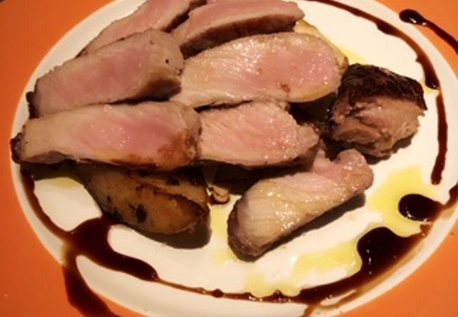 まさに隠れ家のような店