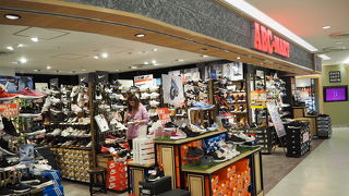 安くいスニーカー