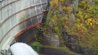 紅葉の豊平峡ダム