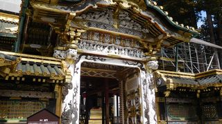 日光東照宮本社の豪華な表門