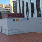 低層階は商業フロア