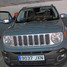 今回のレンタカーはジープ