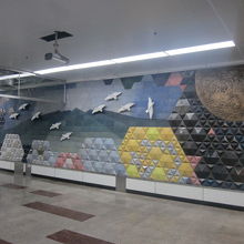 東大邱駅改札付近の壁画の様子