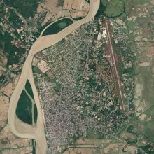 ダーウェー空港は、ダーウェー市内から約６Ｋｍの場所にあります