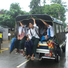 学校が近くにあるせいか、主な利用客は、中学生が多い感じです。