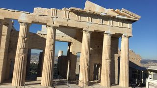 8本の石柱が残っている女神の神殿