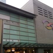 中環駅から歩いて香港駅に行けます。