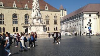 教会の前の広場