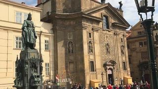 カレル橋の市街地側