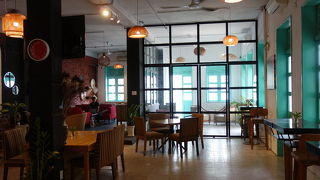 ゆったり落ち着いたカフェ