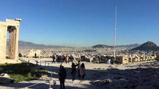 アクロポリスのゼウス神殿は残っていませんが500m東には大きなゼウス神殿が残っていました