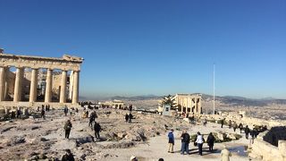 パルテノン神殿の前に礎石が残っているだけでした。