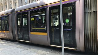 ダブリン中心部を走っている路面電車
