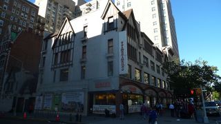 アッパーウエストのある老舗スーパーマーケット