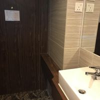 入ってすぐ洗面台