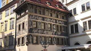 外装がなんとも言えない模様