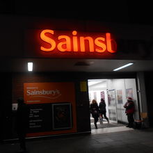 セインズベリーズ入口