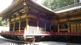 別名「金箔殿」とも呼ばれる本殿