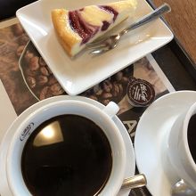 高級なコーナーはカップが陶器で、紙カップじゃない